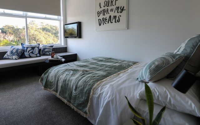 Barrys Beach Road Hotel