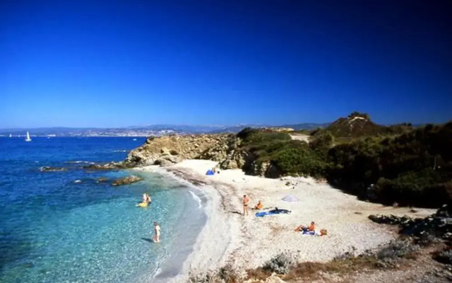 House With 3 Bedrooms in Six-fours-les-plages, With Enclosed Garden an