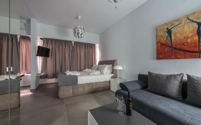 Iguana Gold Luxury Suites 1min from Ermou str