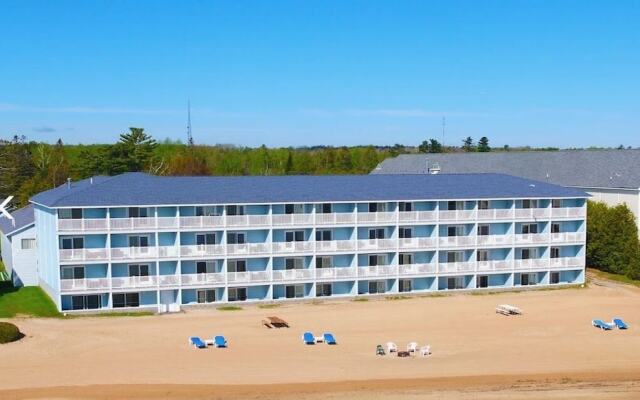 Blue Water Beachfront Hotel & Waterpark