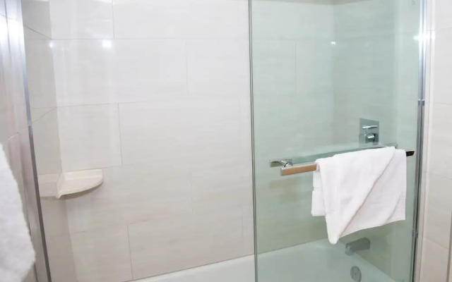 Twin Pine Inn & Suites