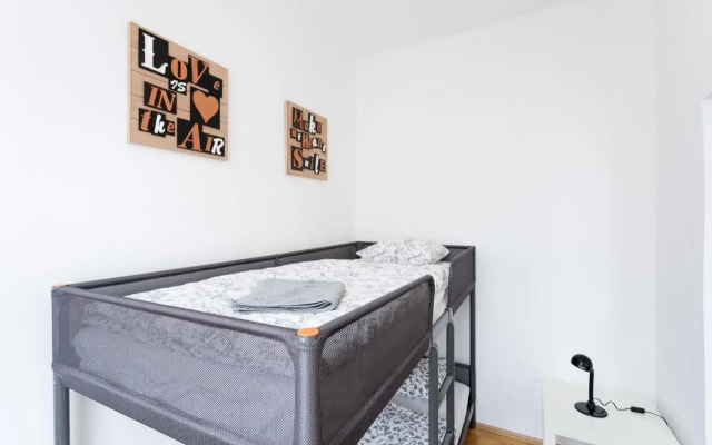 Lovely Two Level Apartment For Families