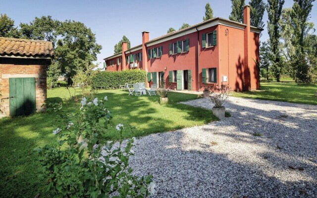 Stunning Home in Taglio di Po RO With 2 Bedrooms, Wifi and Outdoor Swimming Pool