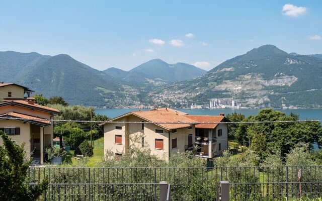 Lake-view Apartment in Silviano With Terrace and Garden