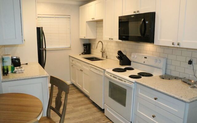 Jamaica Royale - 081 - 2 Br Condo