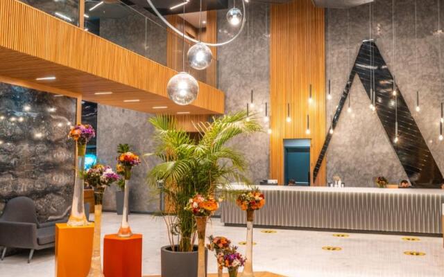 The Norm Collection Door'a