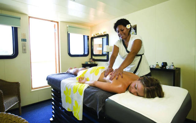 Captain Cook Cruises Fiji - Reef Endeavour