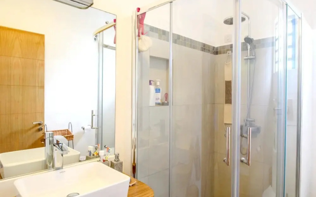 House With 3 Bedrooms in Roches Noires, With Wonderful sea View, Furni