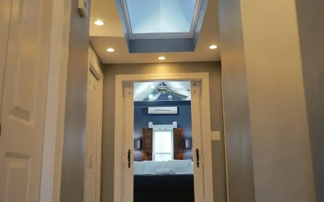 3-Level Bucktown Home - Amazing Outdoors & Parking