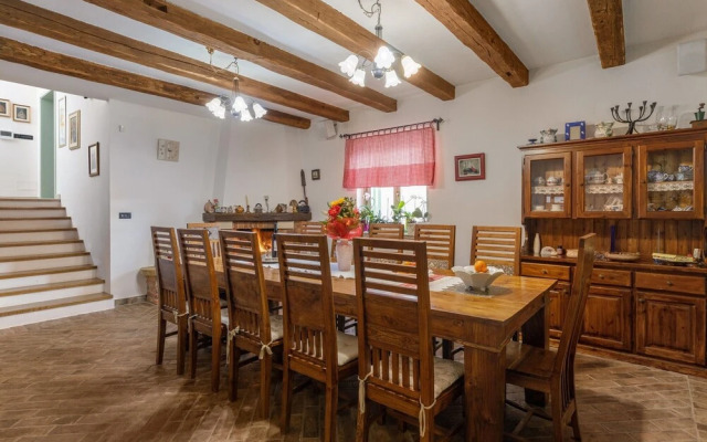 Amazing Pool & Whirlpool Villa Mirna