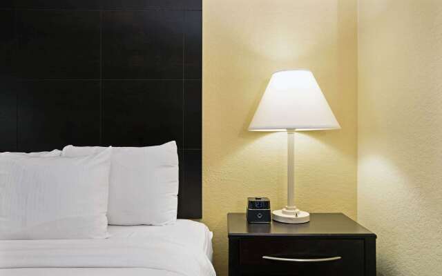 La Quinta Inn & Suites by Wyndham Salina