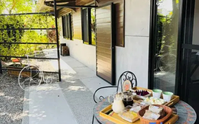 Slow Travel Space for Neighbors