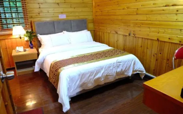Lotus Mountain Hot Spring Resort