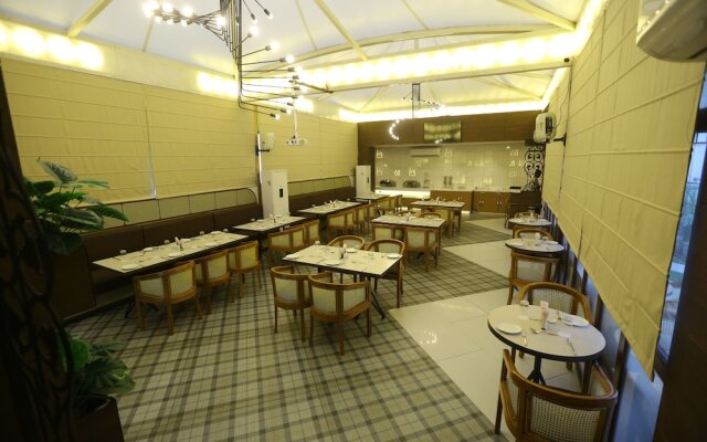 OYO 9319 Hotel Gurveer Royal