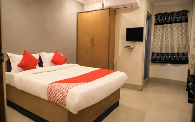 OYO 15752 KBR Residency