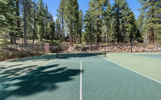 Kingswood Village Escape For 4