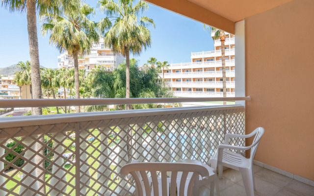 Hotel Parasol by Dorobe