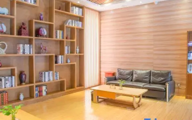 Meiyijia Chain Hotel (Xinxiang New District Municipal Government)