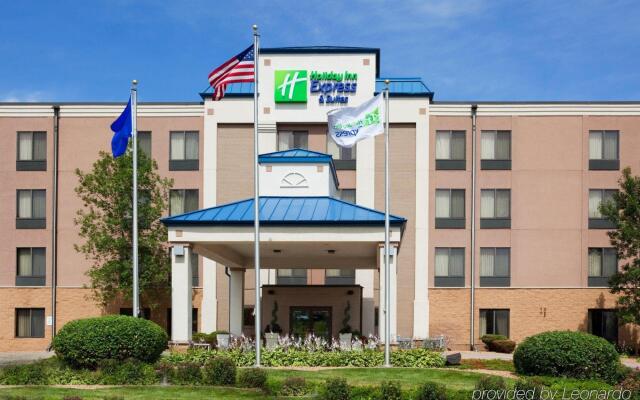 Holiday Inn Express Hotel & Suites Minneapolis-Minnetonka, an IHG Hotel