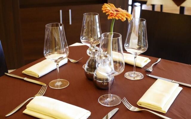 Hayatt Home Hotel
