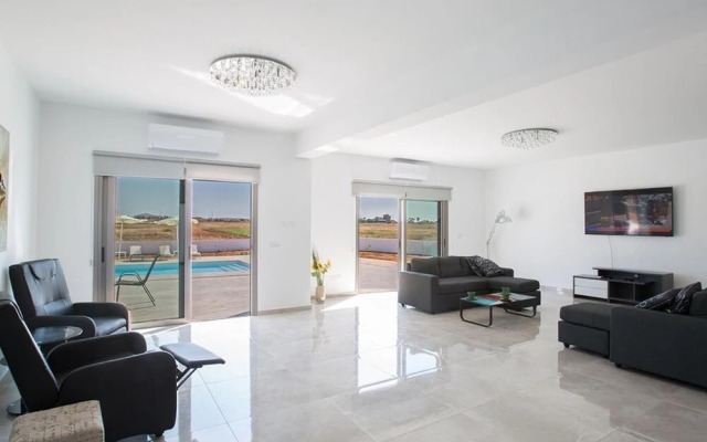 Villa Sienna AQ Ga98