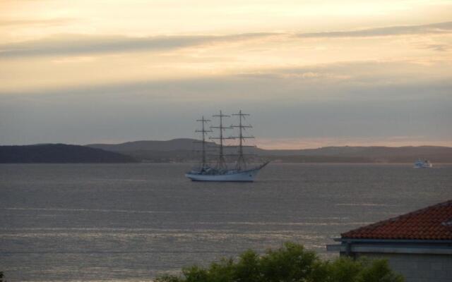 Vera Apartment with Seaview