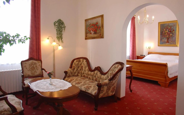 Opera Hotel
