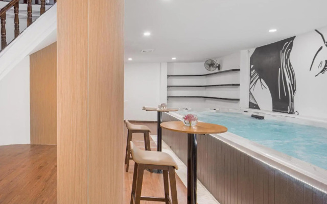 Altos Hotel