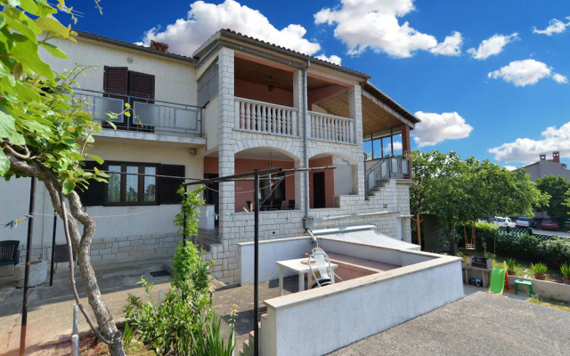 Apartments & Room Carera 6