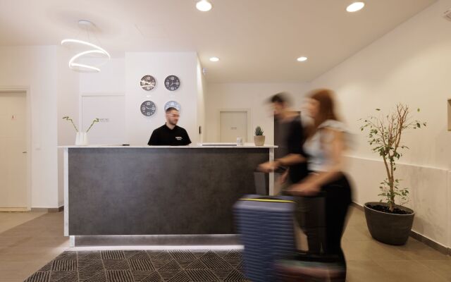 Local Hostel & Suites