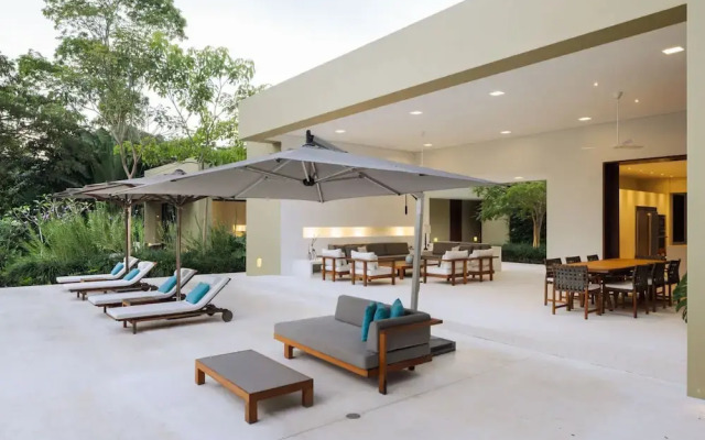 w Amazing 4BR Villa at Mesa de Yeguas