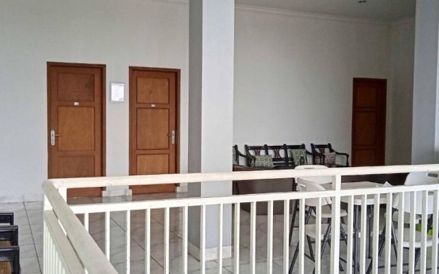 Guest House Pinarak 2 Syariah near GOR Satria Purwokerto RedPartner – Hotel Rooms – Purwokerto