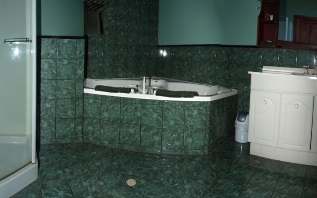 Pemberton Old Picture Theatre Holiday Apartments