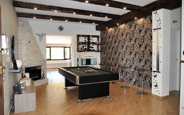Villa Giselda With Private Pool and Outdoor Whirpool