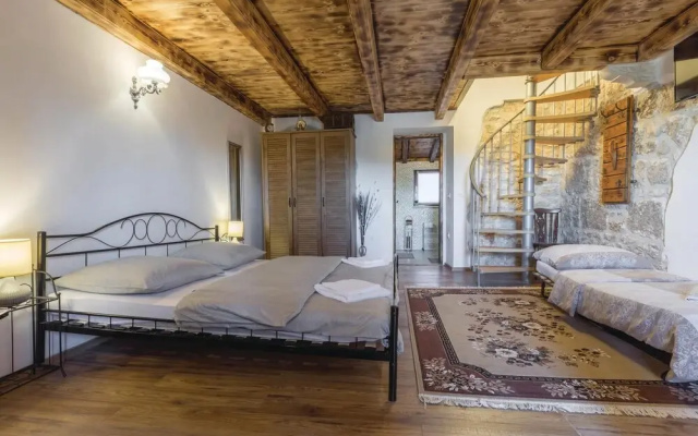 Beautiful Home in Porec With Wifi and 2 Bedrooms - Hotel in Porec - Photo 3