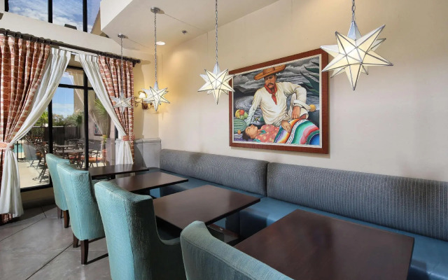 Hampton Inn & Suites Tucson-Mall