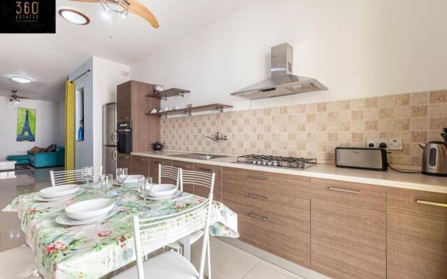 Beautiful designed seaside APT in Sliema Hotspot by 360 Estates