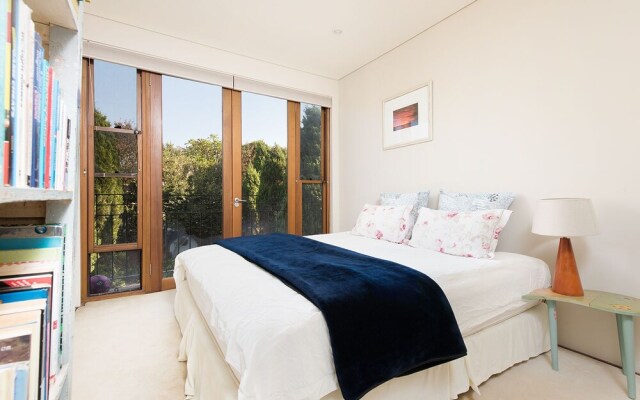 Stunning East Suburb Coastal Home H373