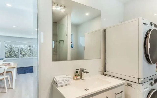 Relax on Marine Parade 2 BDR Apartment