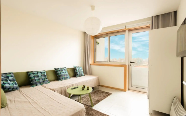 A Modern and Homely 3 Bedroom with Elevator