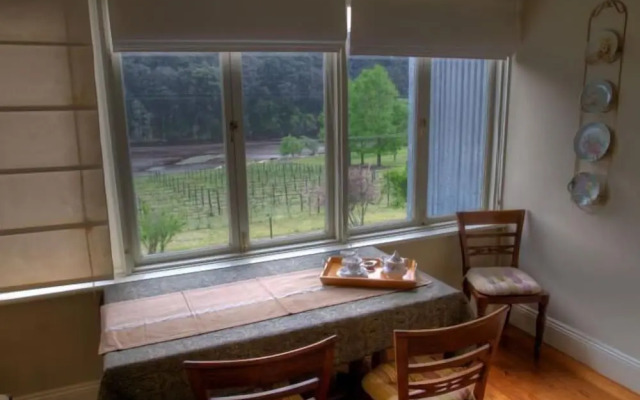 Tizzana Winery Bed & Breakfast
