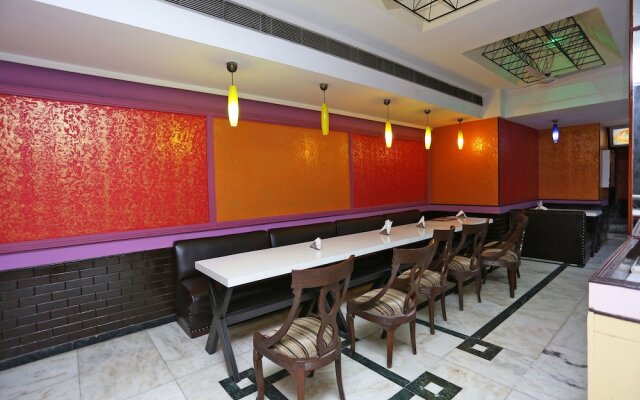 OYO 16125 Eiffel Grand Hotel