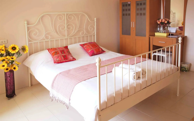 Thanapa Mansion - Hostel