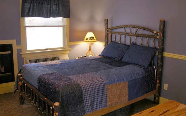 Mountaintop Lodge at Lake Naomi