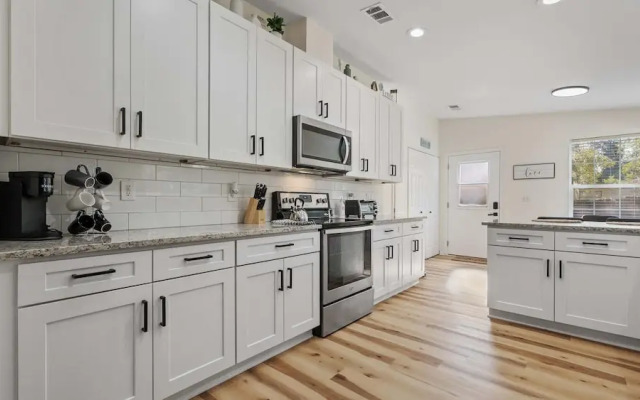 The Oak Hideaway Pet Friendly 3bd!