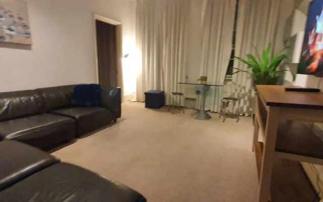 Walk to London Bridge En Suite Apartment with Kitchen