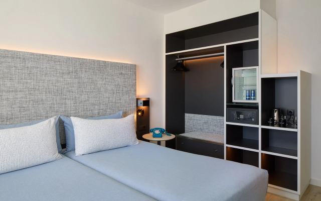 Отель INNSiDE by Melia Barcelona Apolo