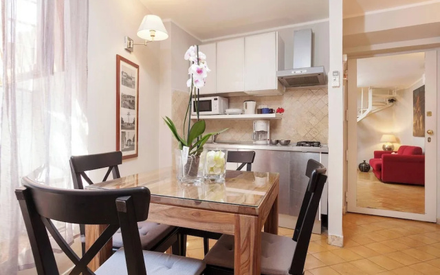 Renoir Small Loft on Giulia Street