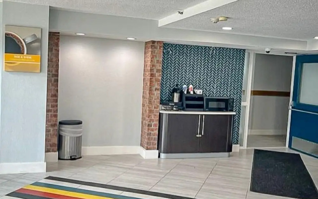 Studio 6 - East Syracuse, NY – Airport