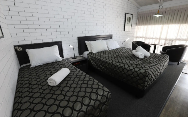 The Town House Motor Inn